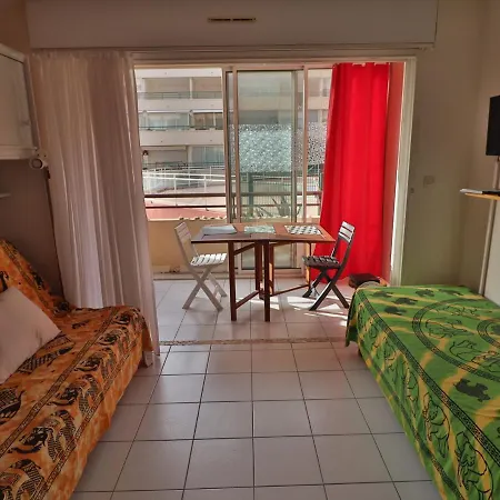 Equipe Avec Wifi, Piscine, Acces - Fr-1-472a-264 *