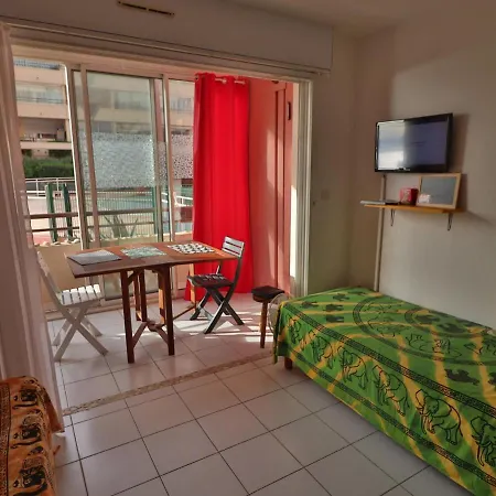 Equipe Avec Wifi, Piscine, Acces - Fr-1-472a-264 Sète
